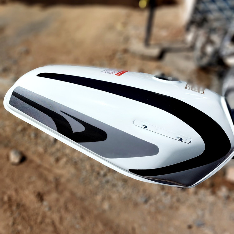 باک سفید خط مشکی