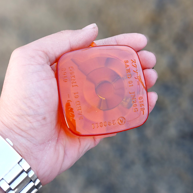 شیشه راهنما فلزس